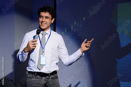 Male business speaker condu...