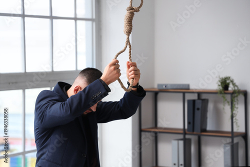 Businessman going to hang h...
