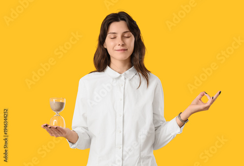 Smiling young woman with ho...