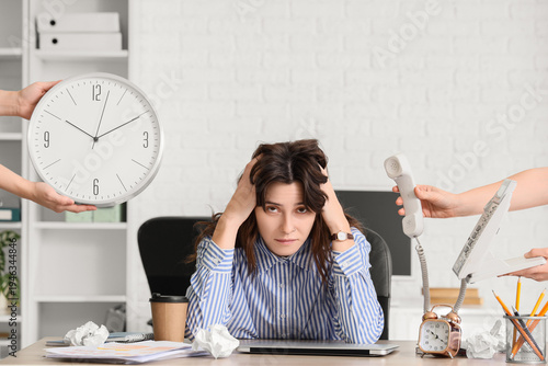 Tired young businesswoman w...