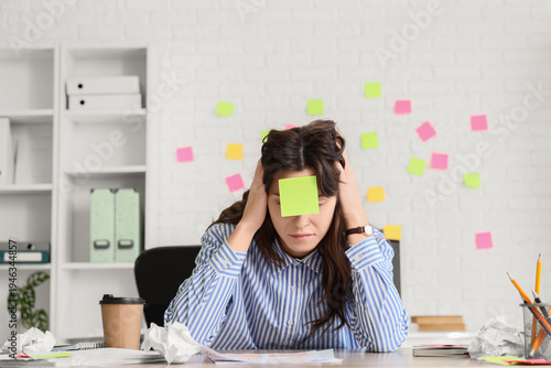Tired young businesswoman w...
