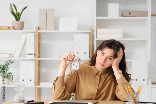 Tired young businesswoman w...