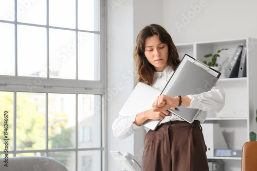 Busy young businesswoman wi...