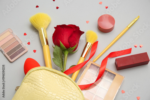 Cosmetic bag with makeup pr...