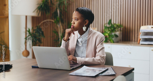 Cuadro en lienzo Black woman, laptop and thinking in office for lawsuit research, case preparation and drafting legal report