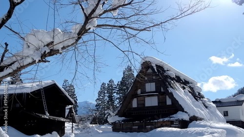 Wallpaper Mural 冬の雪景色合掌造り集落の五箇山 Torontodigital.ca