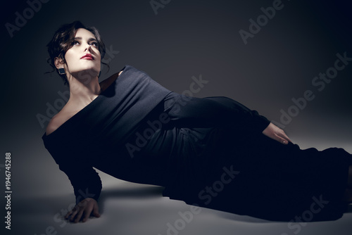 Принти на полотні Elegant Noir Recline