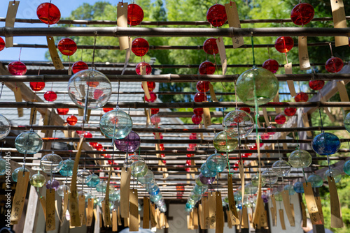 Wallpaper Mural 赤色の風鈴 / Red wind chimes Torontodigital.ca