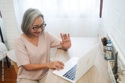 Photos Senior Woman Relaxation & Leisure Activities
