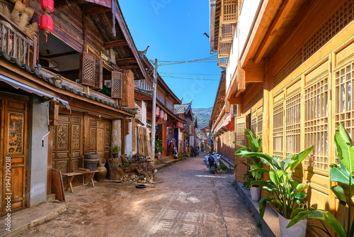 Photos view of a street of baisha old town close to lijiang, yunnan, china