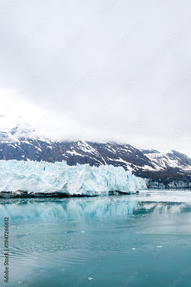 Obraz premium The Margerie Glacier under fog in Glacier Bay National Park, Alaska