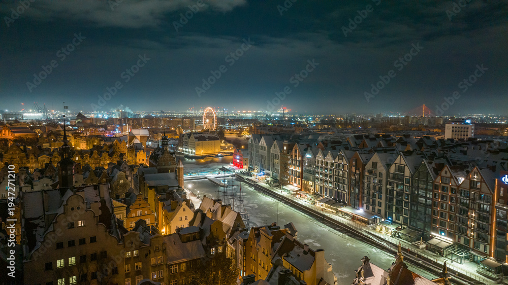 Obraz premium Gdańsk at night from a drone. Winter 2026.