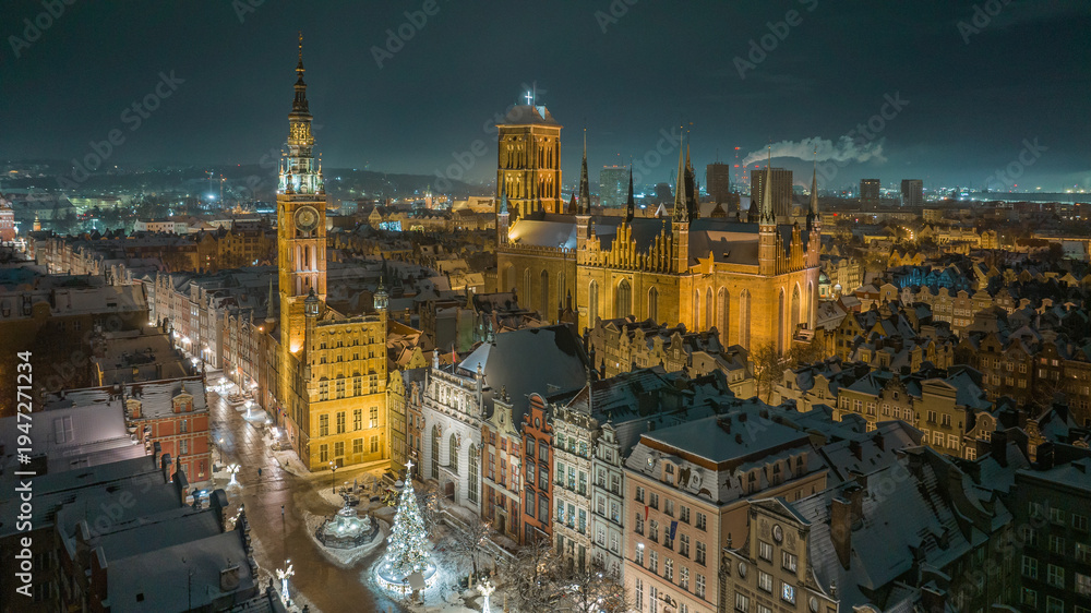 Obraz premium Gdańsk at night from a drone. Winter 2026.