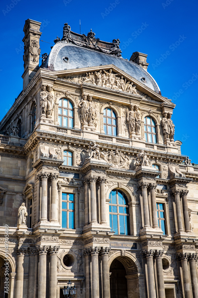 Fototapeta premium facade of the Louvre