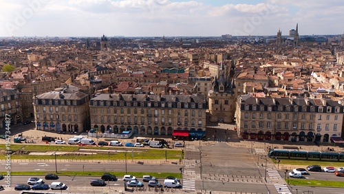 Schilderij op canvas Panoramic view of Porte Cailhau and the historic city center of Bordeaux France