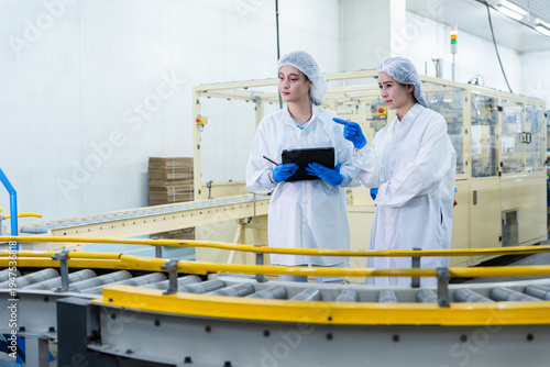 Tableau sur toile Professional factory workers staff inspecting product quality in cardboard boxes