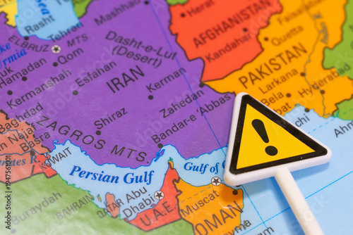 Εκτύπωση καμβά Iran, UAE and Strait of Hormuz map with danger warning sign