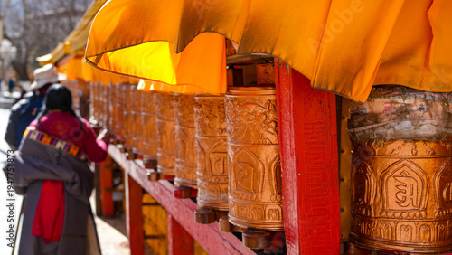 Tableau sur toile Row of Ornate Prayer Wheels