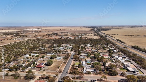 Canvas Print Dublin, South Australia – 4K aerial drone view of regional town, residential hou