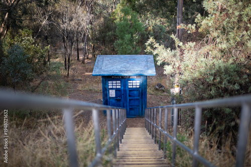 Schilderij op canvas Blue Police Box Hidden Forest Stairs