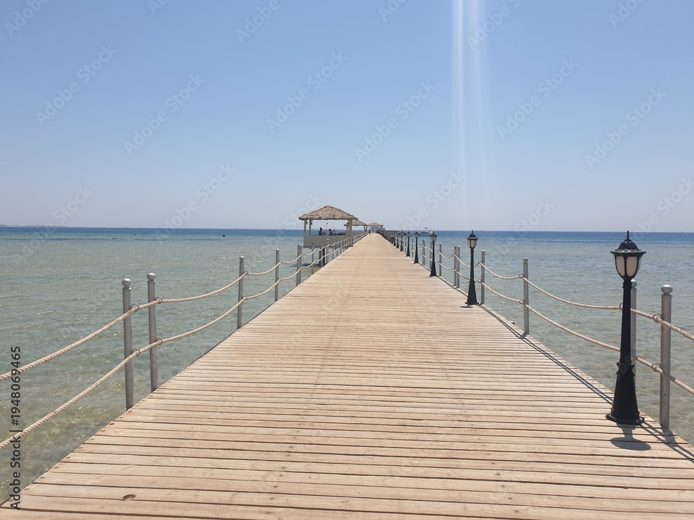 Fototapeta premium pier in the sea