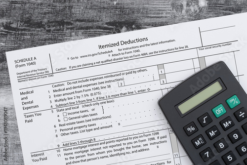 Tableau sur toile Itemized tax deductions form with calculator concept