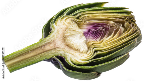 Foto Isolated fresh raw artichoke half showing its vibrant green and purple edible in
