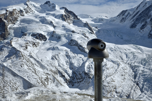 Lunette d'observation au glacier à Zermatt en Suisse
