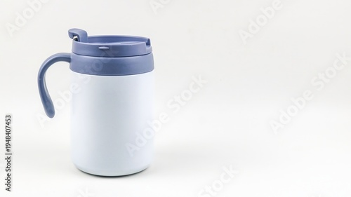 Φωτογραφία Hot and cool coffee tumbler isolated on white background