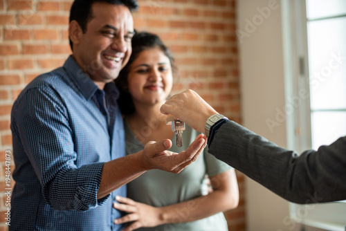 Photos Happy couple receiving keys