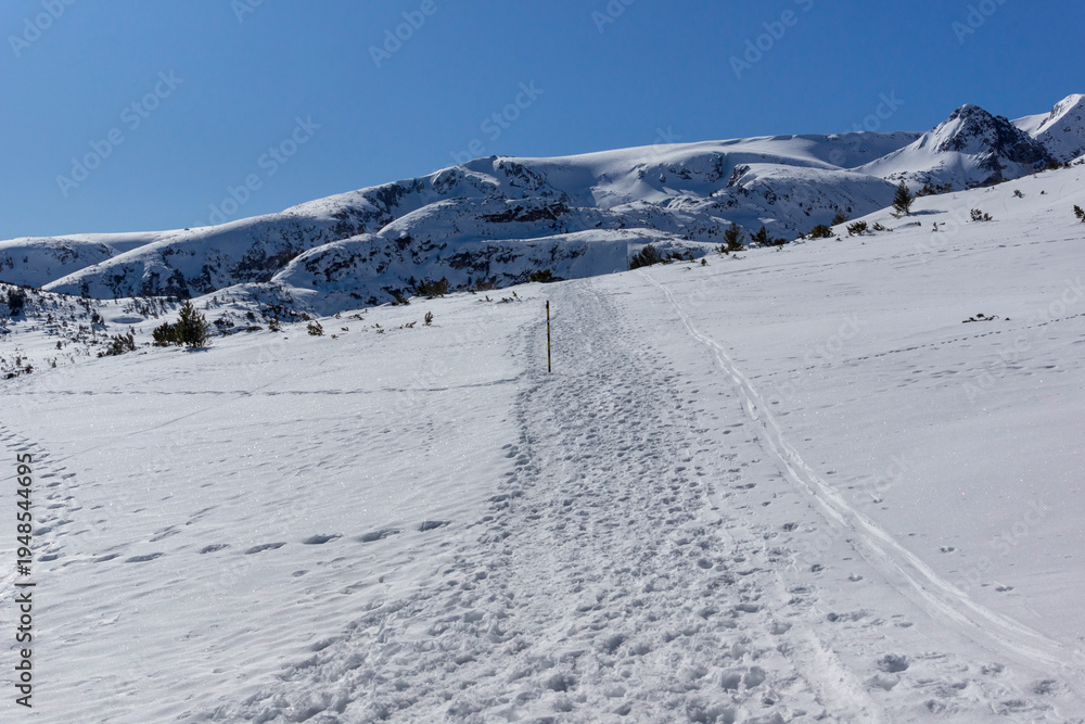 Obraz premium Winter view of Rila Mountain near The Seven Rila Lakes, Bulgaria