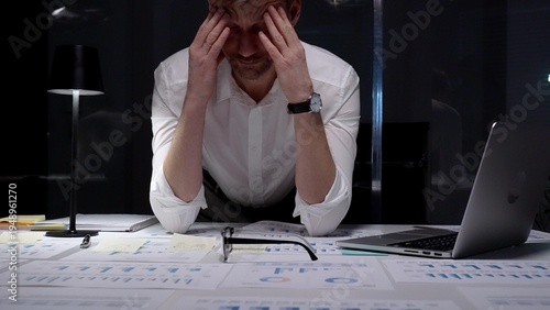 Εκτύπωση καμβά Stressed businessman suffering from overwhelming burnout and work overload, work