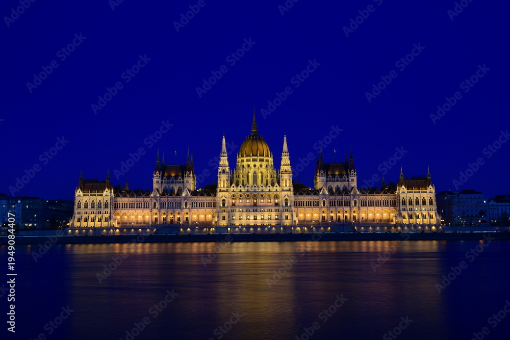 Fototapeta premium hungarian parliament building