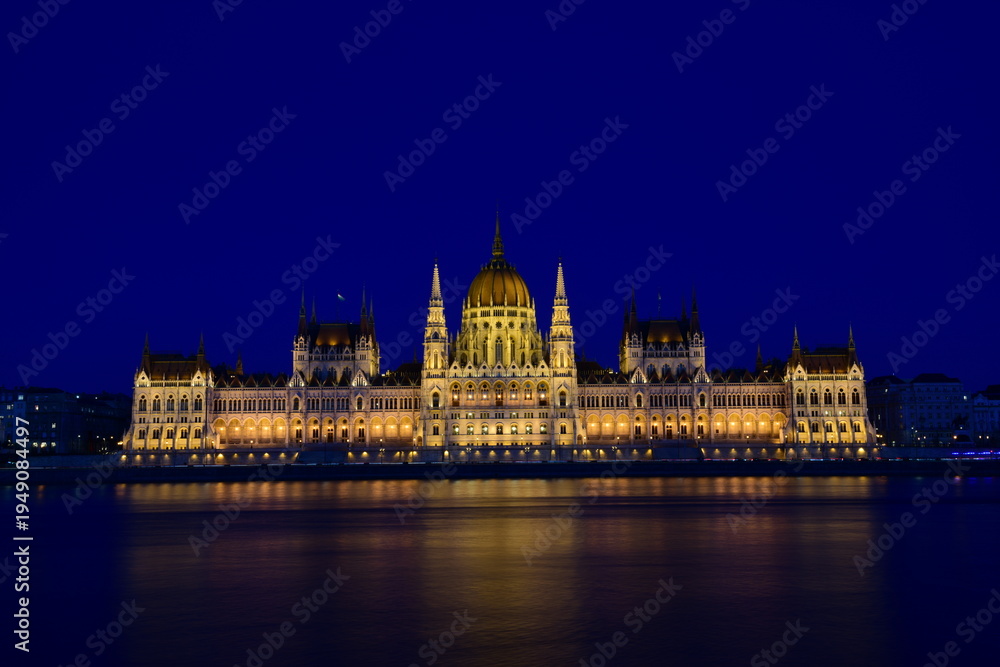 Fototapeta premium hungarian parliament building