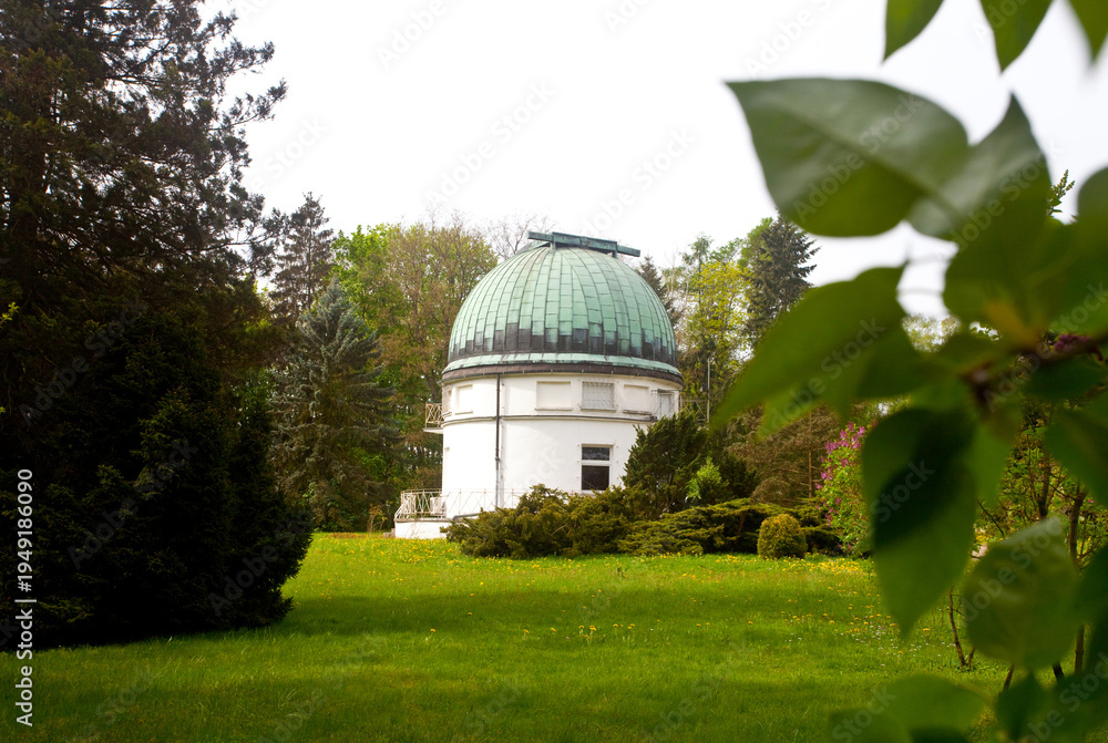 Obraz premium Przepiękne ogrody z obserwatorium, Piwnice koło Torunia, Polska, Beautiful gardens with an observatory, Piwnice near Toruń, Poland