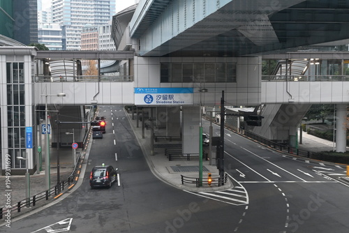日本、東京、汐留駅前の道路