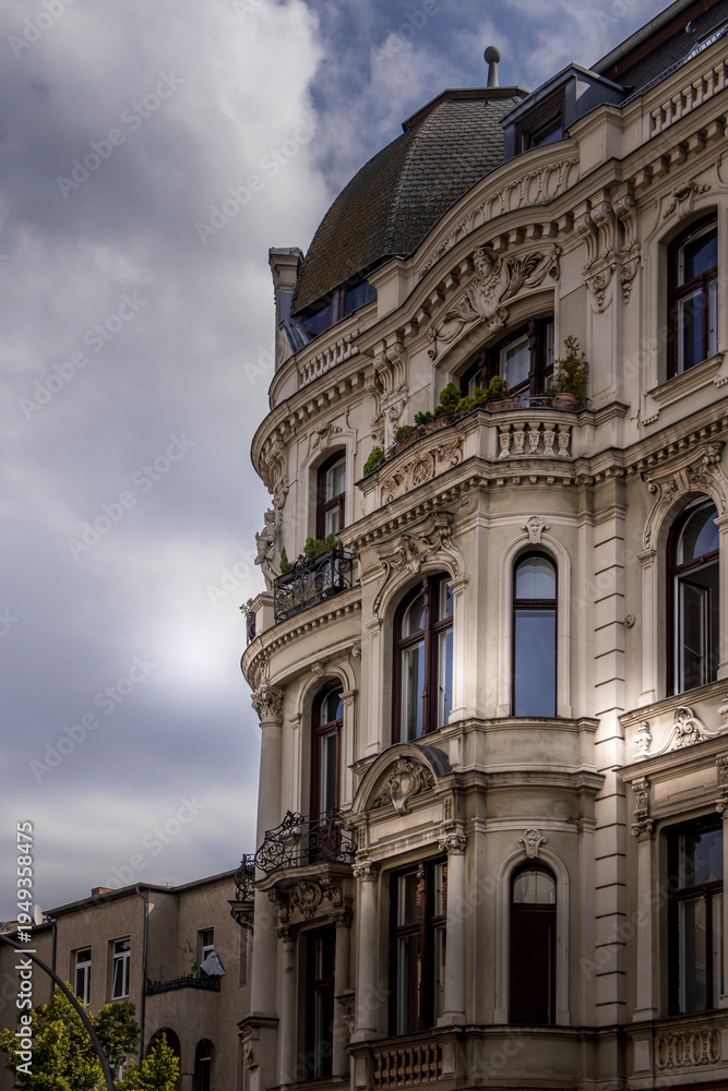 Fototapeta premium Ornate Neo-Baroque Building Facade with Classical Stone Carvings