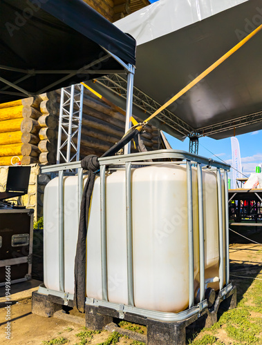 Using a Eurocube filled with water as a weight for securing guy ropes