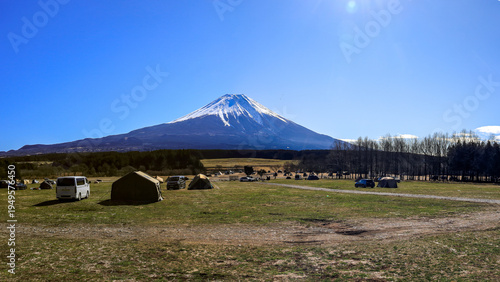 冬の朝霧高原のキャンプ場からの富士山の絶景　　静岡県富士宮市　日本