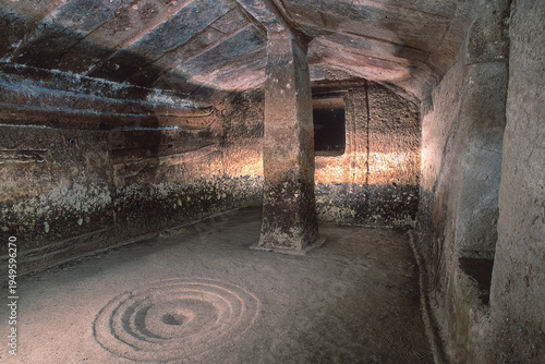 Schilderij op canvas domus de janas di monte Siseri, interior of the Domus de Janas S'Incantu in Putifigari, Sardinia