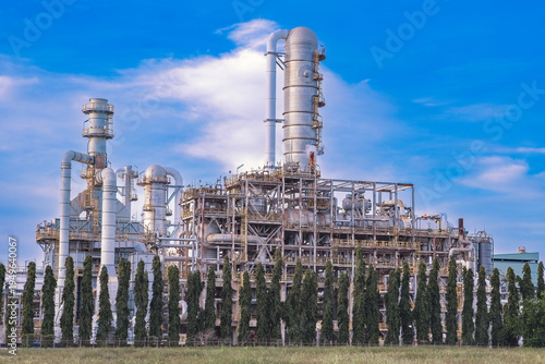 Refinery Infrastructure Featuring IoT Sensors for Methane Leak Detection and Monitoring. Sustainable Transition: Traditional Oil Refinery Integrating New Carbon Capture Unit. Wastewater Treatment.