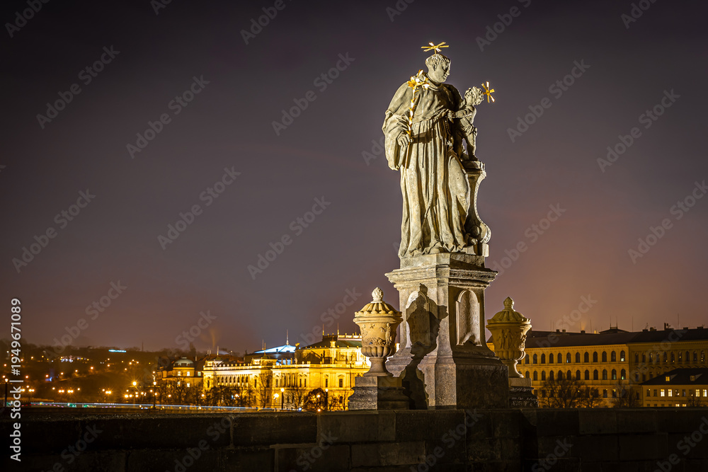 Fototapeta premium Charles Bridge statues at night with Prague Castle skyline, Czech Republic