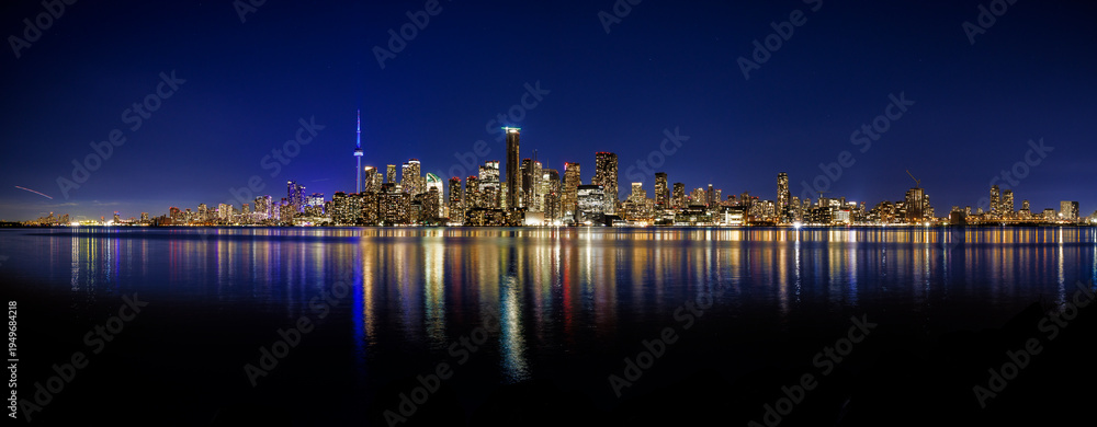 Fototapeta premium Toronto Skyline at Blue Hour with CN Tower Reflections on Lake Ontario