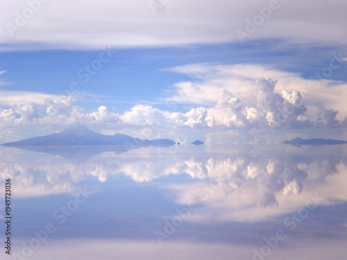 Fotografie The mirror-like scenery of the Uyuni Salt Flats