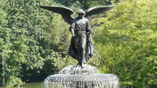 Konstfotografi New York City Central Park Bethesda Fountain, angel statue by Bethesda Terrace on summer day, United States