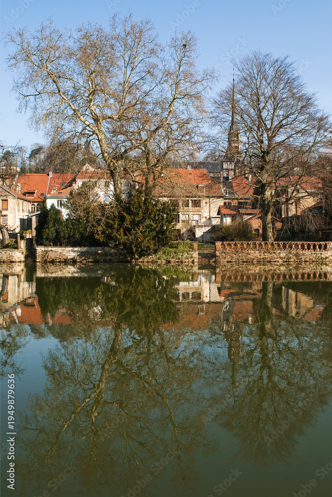 Fototapeta premium Maisons le long de la rivière
