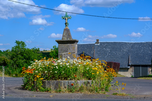 Croix dans un village français