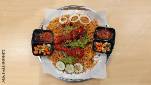Fotografía A delicious plate of chicken mandi rice