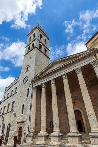 Wallpaper Mural The Temple of Minerva (Italian: Tempio di Minerva) is an ancient Roman building located in Assisi, Umbria, central Italy. The temple is located in the town's central square, Piazza del Comune. Torontodigital.ca