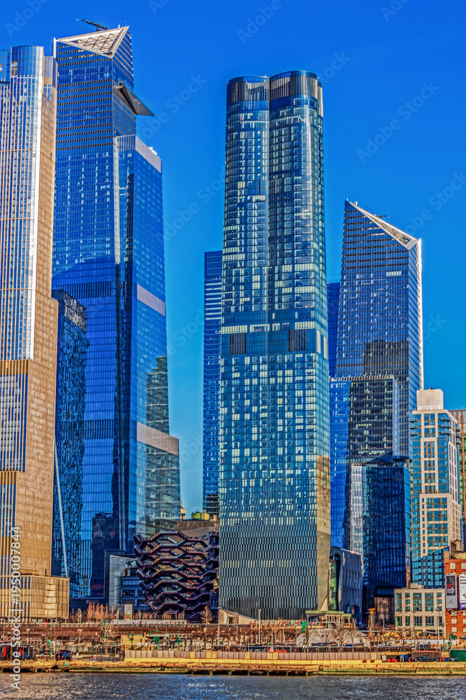 Fototapeta premium NEW YORK, USA - MARCH 9, 2020: View of the skyscrapers in Manhattan from the Hudson River in the afternoon light.